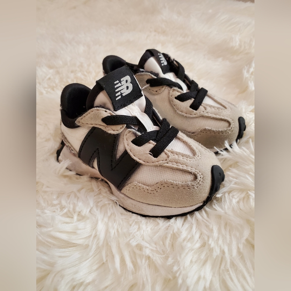 Baby girl New Balance Size 4